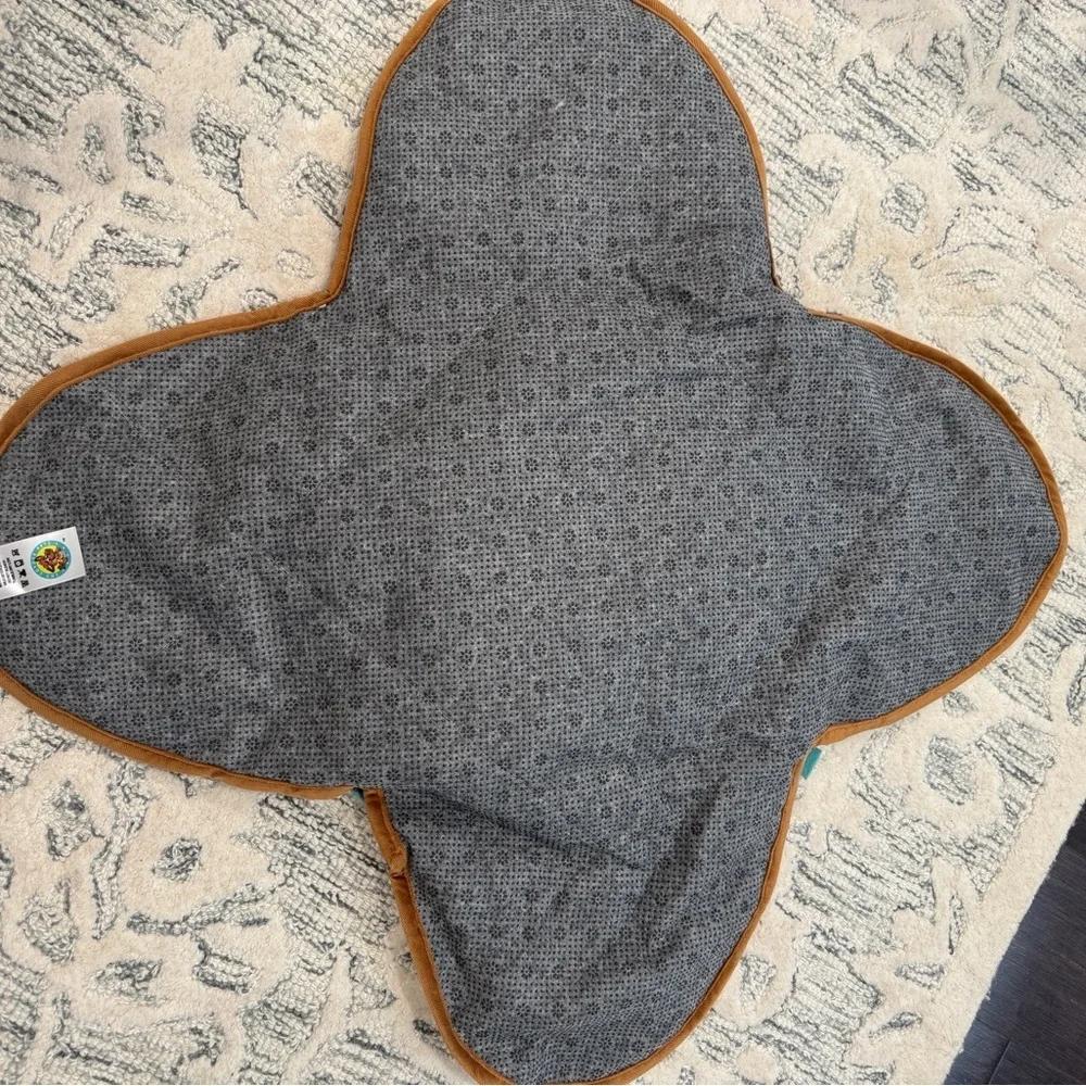 🎊HP🎉 Shy Coyote Pets Teal and Yellow Treat Find Dog Toy Mat